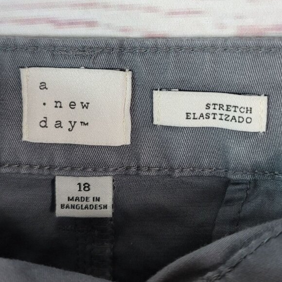 A New Day Stretch Chino Shorts Gray Size 18 Button Zip Pockets Elastizado - Picture 7 of 8